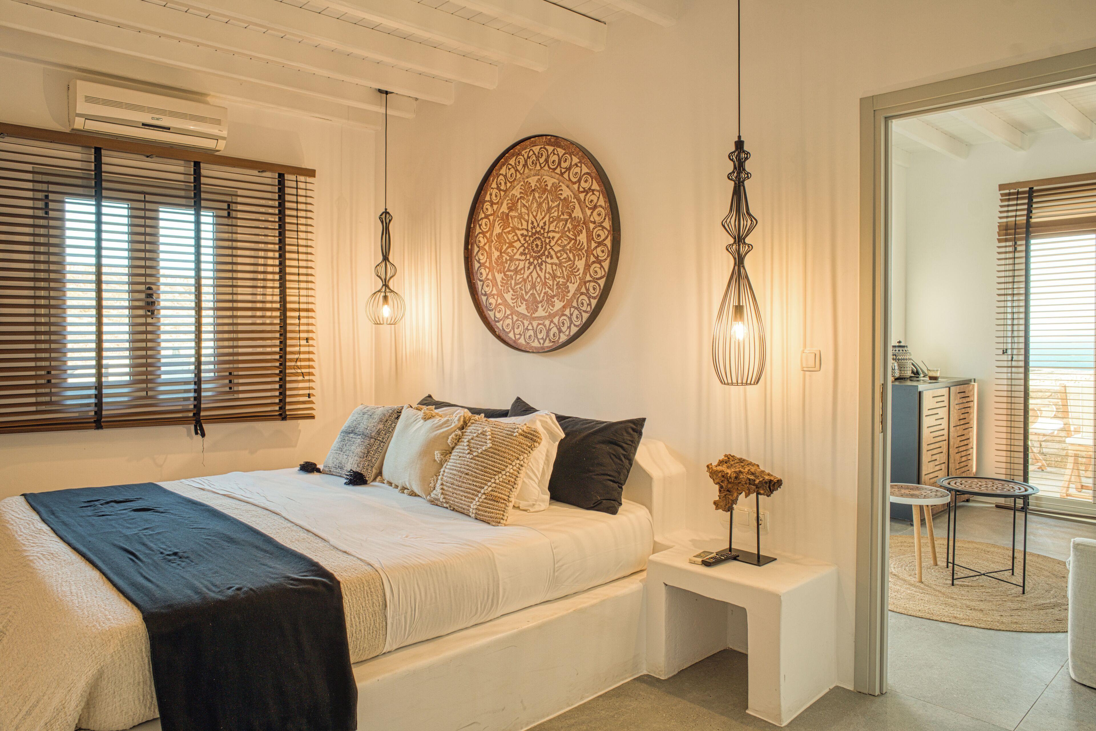 Chambre Triple Deluxe, vue mer | Minibar, coffres-forts dans les chambres, décoration personnalisée