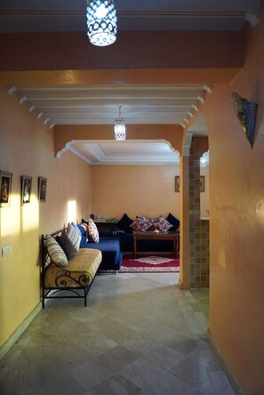 Interior - 2-bedroom apartment in fabulous Marrakesh with WiFi & AC (Marrakesh)