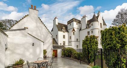 Live like a King /Queen In The City (near Edinburgh Airport)