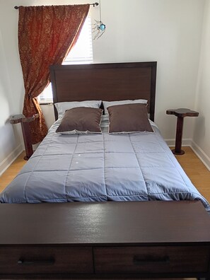 2 chambres, fer et planche à repasser, Wi-Fi, draps fournis