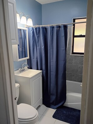 Hårtørrer, håndklæder, Sæbe, Toiletpapir