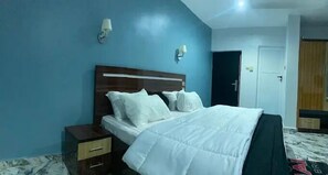Deluxe Room, Balcony, City View | Desk, laptop workspace, blackout drapes, soundproofing - Mojo  Hotel  (Calabar)