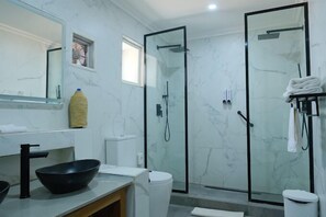 Deluxe Room, Balcony, City View | Bathroom - Mojo  Hotel  (Calabar)