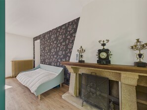 3 chambres, fer et planche à repasser