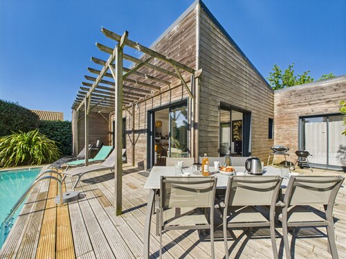 Piscine chauffée - 750m plage, 4 Adultes - 4 enfants