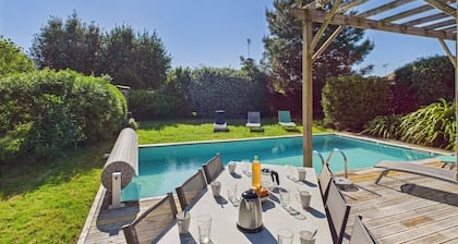 Piscine chauffée - 750m plage, 4 Adultes - 4 enfants