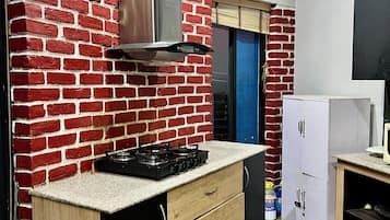 Luxury House, City View | Private kitchen