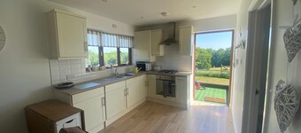 Tranquil Countryside Lodge Retreat Near Rye & Coast