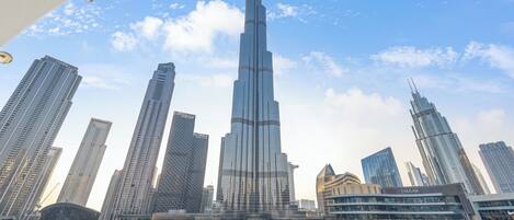 Façade de lâhĂ©bergement â soirĂ©e/nuit