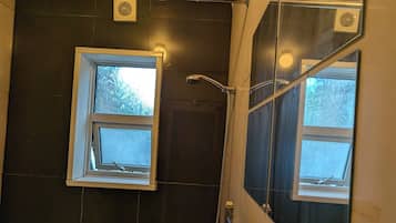 Apartment | Bathroom | Shower, towels