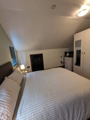 Apartment | 3 bedrooms, iron/ironing board, free WiFi, bed sheets