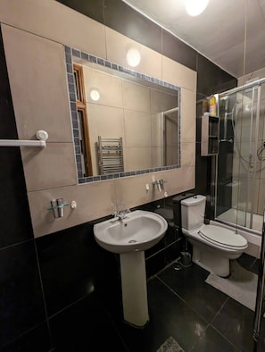 Apartment | Bathroom | Shower, towels