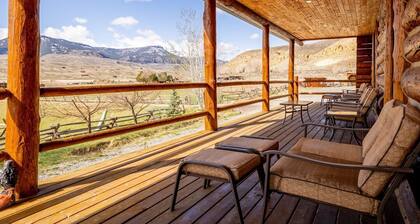 Yellowstone Valley Cabin- ideally located retreat, wildlife and mountain views