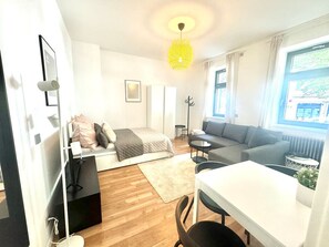 1 habitación, escritorio, tabla de planchar con plancha y wifi gratis 