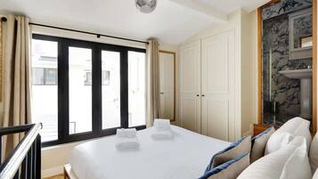 1 bedroom, iron/ironing board, travel crib, WiFi