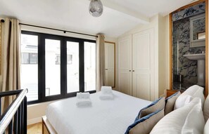 1 soverom, strykejern/-brett, reiseseng for barn og wi-fi