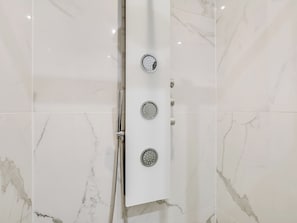 Shower, hair dryer, towels