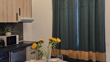 Comfort Apartment, 1 Double Bed with Sofa bed, Non Smoking, Private Bathroom | Living area | TV