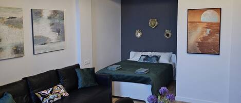 Comfort-huoneisto, 1 parisänky ja vuodesohva, tupakointi kielletty, oma kylpyhuone | 1 makuuhuone, äänieristys, silitysrauta/-lauta, ilmainen Wi-Fi