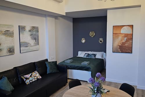 Comfort Apartment, 1 Double Bed with Sofa bed, Non Smoking, Private Bathroom | 1 bedroom, soundproofing, iron/ironing board, free WiFi