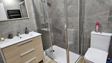 Comfort Apartment, 1 Double Bed with Sofa bed, Non Smoking, Private Bathroom | Bathroom | Shower, free toiletries, hair dryer, towels