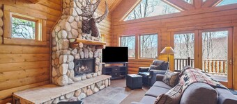 Private 3 BR Mountain Cabin  | Ski-In/Ski-Out | Sleeps 12 | Balcony Deck