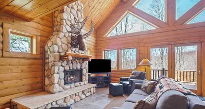Private 3 BR Mountain Cabin | Ski-In/Ski-Out | Sleeps 12 | Balcony Deck