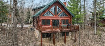 Private 3 BR Mountain Cabin  | Ski-In/Ski-Out | Sleeps 12 | Balcony Deck