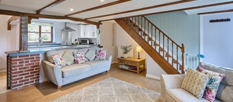 Host Stay Coombe Cottage