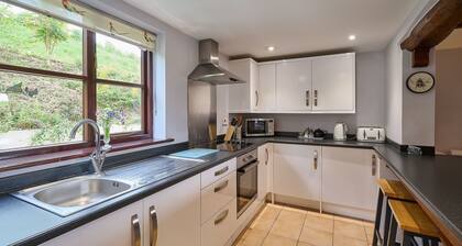 Host Stay Coombe Cottage