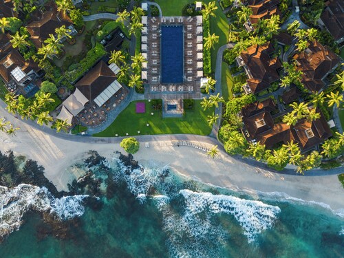 Rare 4bd/4ba Hualalai Villa - Great Location near 4 Seasons, Ocean Views