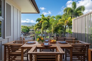 Outdoor dining - Rare 4bd/4ba Hualalai Villa - Great Location near 4 Seasons, Ocean Views (Kailua-Kona)