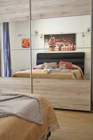 4 bedrooms, iron/ironing board, bed sheets