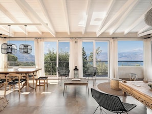 Deluxe Villa, Mountain View | Living room | 43-inch Smart TV with digital channels, fireplace, offices