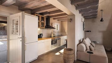 Deluxe Villa, Mountain View | Private kitchen | Espresso maker, coffee/tea maker, electric kettle, toaster