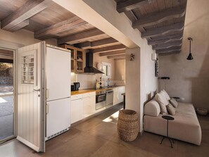 Deluxe Villa, Mountain View | Private kitchen | Espresso maker, coffee/tea maker, electric kettle, toaster