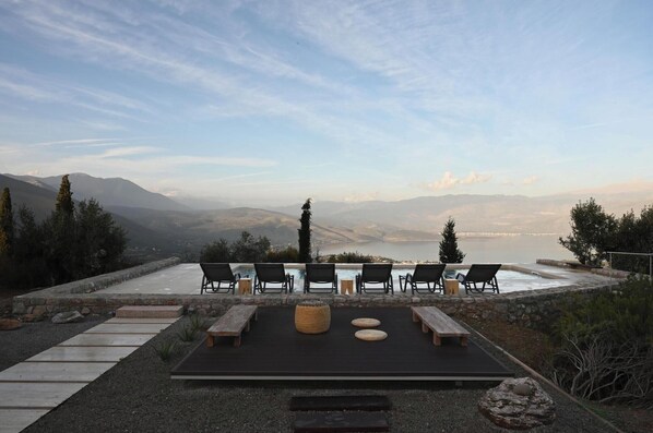 Outdoor pool, pool umbrellas, sun loungers