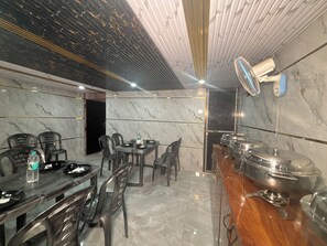 مطعم