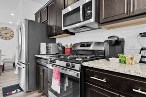 Micro-ondes, four, plaque de cuisson, lave-vaisselle