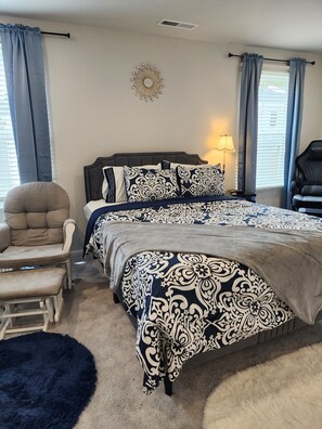 3 habitaciones, tabla de planchar con plancha, wifi y ropa de cama 