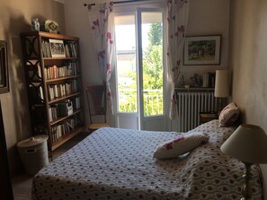 3 chambres, fer et planche à repasser, Wi-Fi gratuit