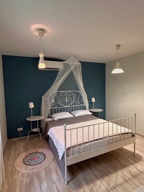 2 bedrooms, travel crib, WiFi, bed sheets