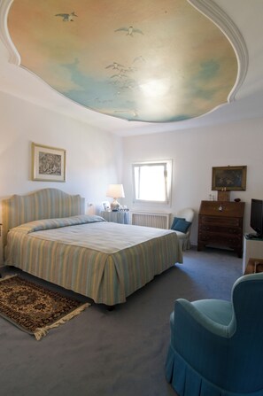 3 bedrooms, iron/ironing board, free WiFi, bed sheets - Palladio terrace: elegant with spectacular view (Venezia)