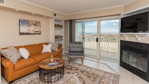 TV - Oceanfront One Bedroom Condo (Ocean City)