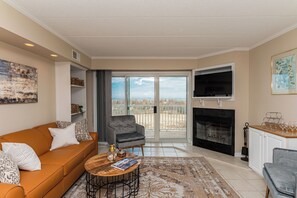 Living area - Oceanfront One Bedroom Condo (Ocean City)