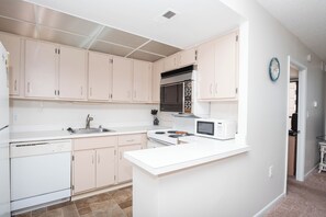 Fridge, microwave, dishwasher, coffee/tea maker - Direct Oceanfront Hi-Rise Condo (Ocean City)