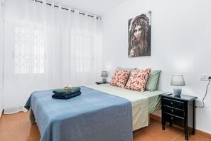 1 quarto, Wi-Fi de cortesia, roupa de cama