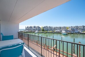 Outdoor dining - Mariners Wharf - 12th St and bayside, 2 br/ 2 baths (Ocean City)