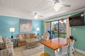 Living area - Mariners Wharf - 12th St and bayside, 2 br/ 2 baths (Ocean City)