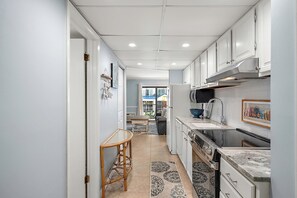 Refrigerador, microondas, parrilla de estufa y lavavajillas 